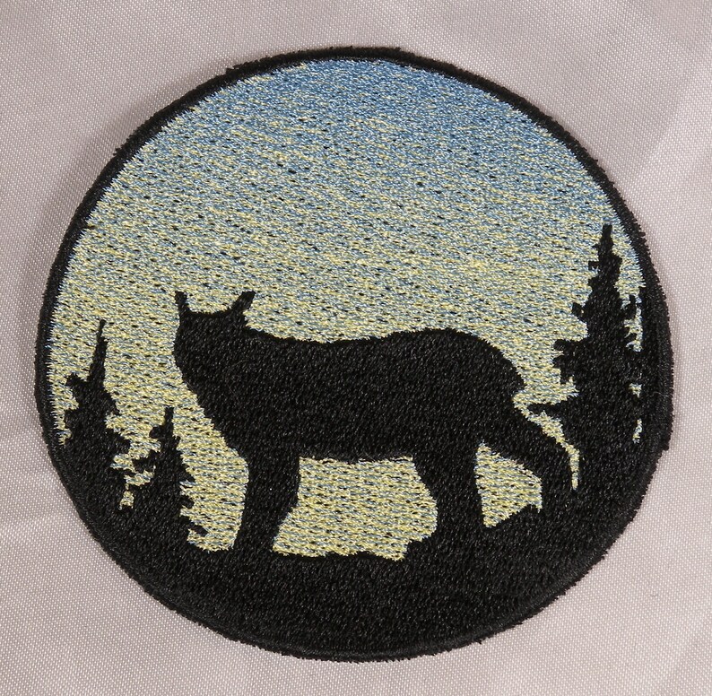 Embroidered Sunset Howling Wolf Silhouette Ombre Circle Patch Iron On Sew On USA