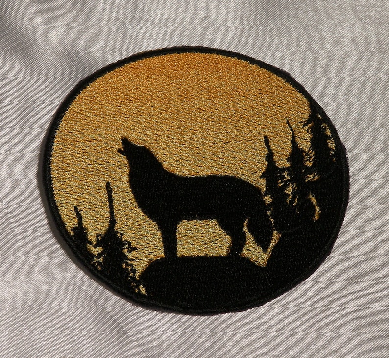 Embroidered Sunset Howling Wolf Silhouette Ombre Circle Patch Iron On Sew On USA