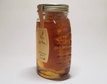 Raw chunk honey. 8oz Wildflower raw Honey with honeycomb. Long Island, NY.Organic 100% pure.