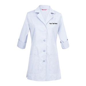 Blouse de laboratoire brodée à manches 3/4 pour femme personnalisée avec votre texte