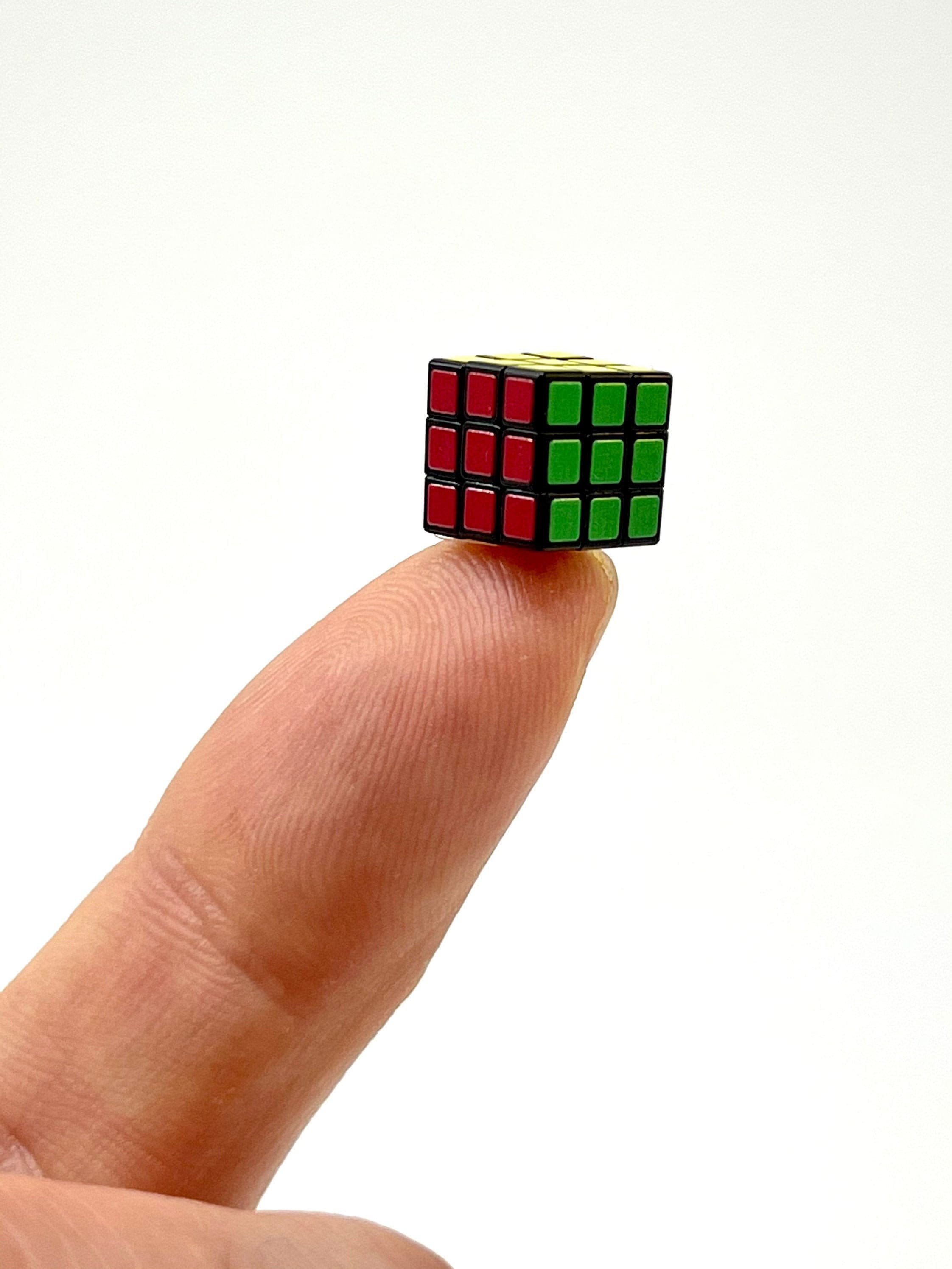 Cube mini green. Абстрактный кубик Рубика. Кубик Рубика 12 на 12.
