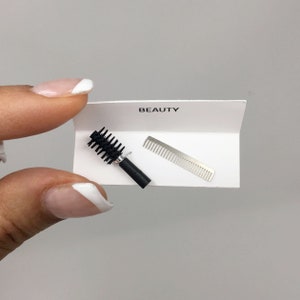 新着！ドールハウスミニチュアメイクアップラウンドヘアブラシとコーム - 1インチスケール 1:12 1/12
