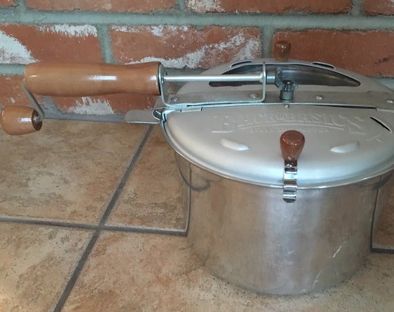 Old Fashioned Stovetop Popcorn