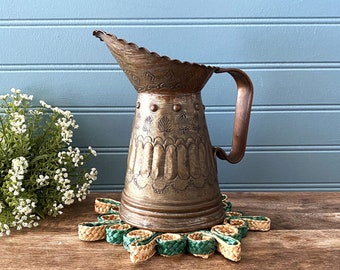 Brocca per acqua in rame martellato degli anni '50/Caraffa per acqua in rame arabo/Recipiente per bevande in rame vintage/Vaso per fiori in rame