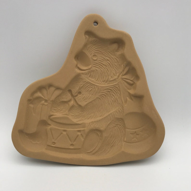 Brown Bag Cookie Art Cookie Mold / Vintage Brown Bag Bear Cookie Mold / Bear with Drums Ball Duck and Gift / Vintage Cookie Candy Mold imagen 1