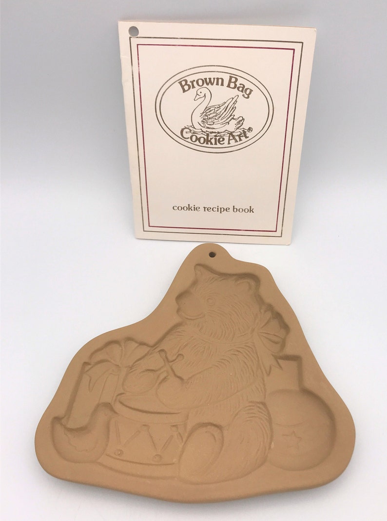 Brown Bag Cookie Art Cookie Mold / Vintage Brown Bag Bear Cookie Mold / Bear with Drums Ball Duck and Gift / Vintage Cookie Candy Mold imagen 2