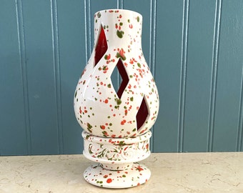 Vintage Studio Pottery Hurricane Kerzenhalter: Handgeschnitzte MCM Spatter Farbe