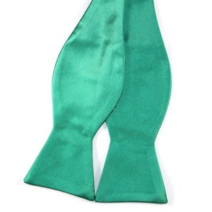 100% High Quality Silk Kelly Green  Self-Tie Bow Tie with Optional Matching Pocket Square