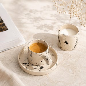 Handgemachte Steingut Espresso Tassen Set: 2 Unzen Tasse, Untertasse & Milchkännchen
