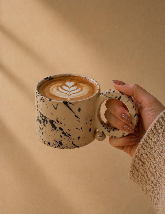 Beige Latte Becher, handgemachte Keramik, gesprenkelter Steinzeug-Ton, Cappuccino, Americano oder Teetasse
