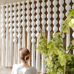 Wunderschöner Makramee-Wandbehang, Wandteppich für Boho Home Decor, Caralarga-Wandkunst oder Hochzeitsdekor Boho-Akzent, Makramee-Blasenbehang