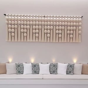 METEOR - Colgante de pared grande de macramé neutro, hecho a mano en estilo bohemio moderno. Arte de pared de fibra para decoración de Lomas.