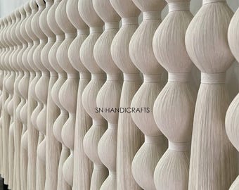 Colgante de pared moderno de macramé Blanca, decoración bohemia neutra, arte de fibra hecho a mano para sala de estar