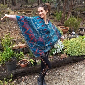 Warmer und weicher Poncho / Hippie Poncho / Boho Poncho / bunter Poncho / Reiseponcho / Festival Poncho