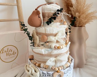 Gâteau de couches neutre avec prénom – Motif cerf aux couleurs naturelles | Gâteau de couches personnalisé pour naissance et baby shower