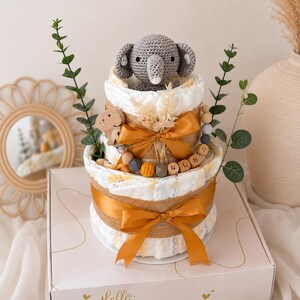 Gâteau de couches personnalisé pour garçon avec un éléphant | Cadeau de naissance | Gâteau de couches beige et or | Cadeau de naissance image 3