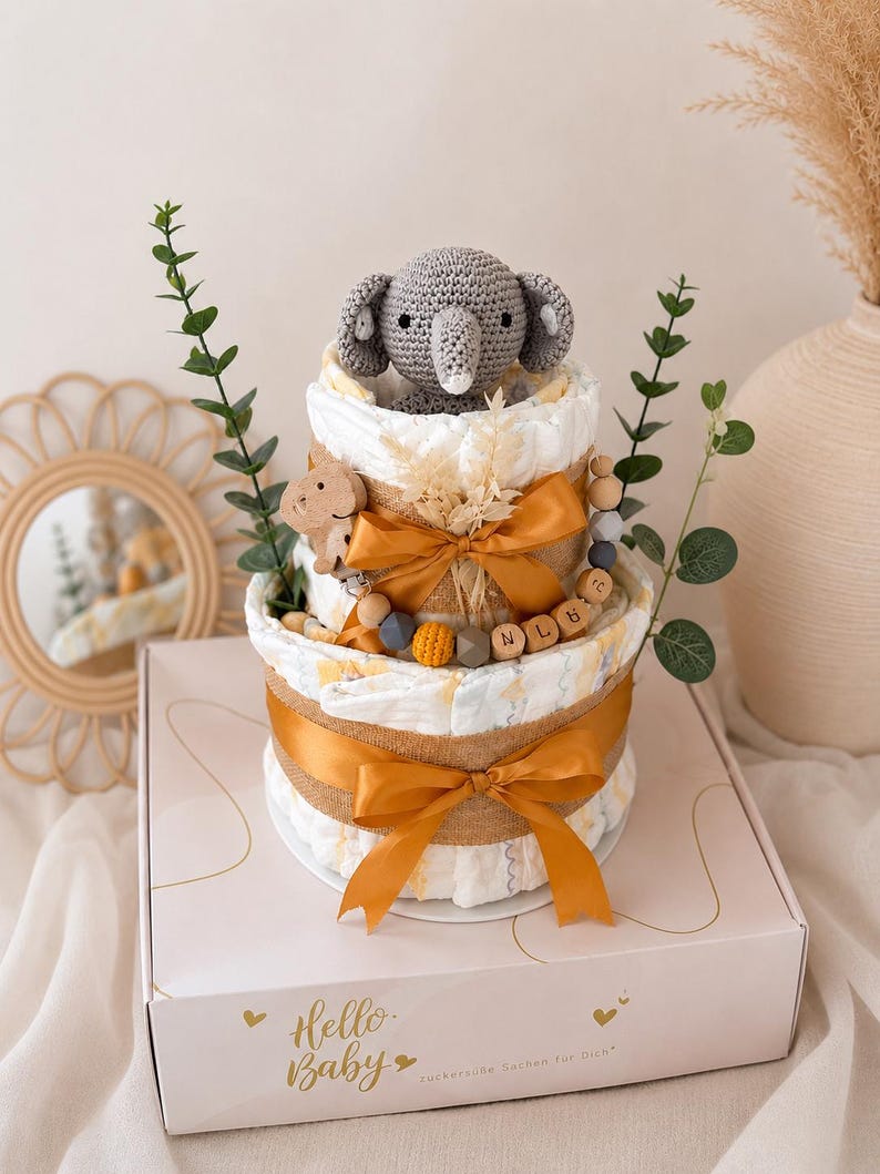 Gâteau de couches personnalisé pour garçon avec un éléphant | Cadeau de naissance | Gâteau de couches beige et or | Cadeau de naissance image 3