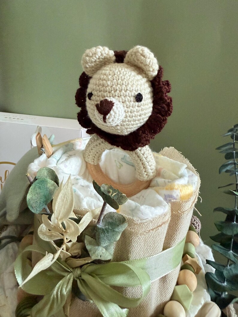 Pastel de pañales estilo león bohemio | Pastel de pañales safari para niño | Regalo para baby shower | Pastel de pañales para niño | Regalo para recién nacido imagen 9