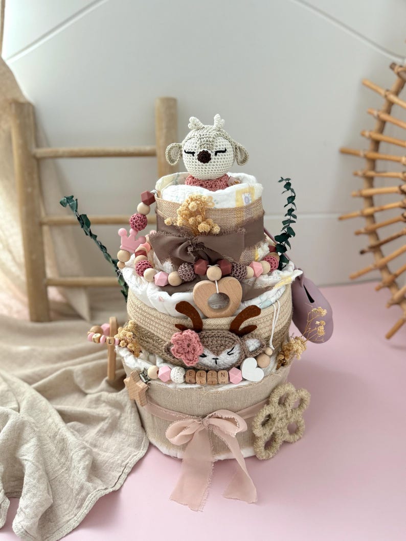 Windeltorte Mädchen, windeltorte, Personalisierte Windeltorte, Windeltorte

Eine liebevoll handgefertigte Windeltorte mit Reh in sanftem rosa- ideal für Mädchen oder als Babyparty Geschenk. Die bieten wir in drei Varianten an, die sich von der Größe und Zubehör unterscheiden. 

Wunderschöne Windeltorte mit Rehkitz für dein kleines Wunder! 💫