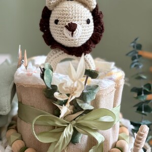 Pastel de pañales estilo león bohemio | Pastel de pañales safari para niño | Regalo para baby shower | Pastel de pañales para niño | Regalo para recién nacido imagen 11