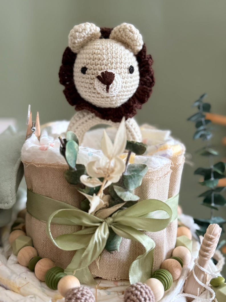 Pastel de pañales estilo león bohemio | Pastel de pañales safari para niño | Regalo para baby shower | Pastel de pañales para niño | Regalo para recién nacido imagen 11