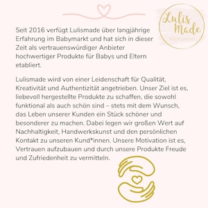May include: A light pink background with text in German, including the brand name "Lulis Made" and the phrase "Baby Accessories." The text describes the company's experience and commitment to quality baby products.