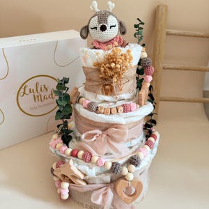 Windeltorte Reh Rosa Naturfarben – stilvolles Baby Geschenk für Mädchen
