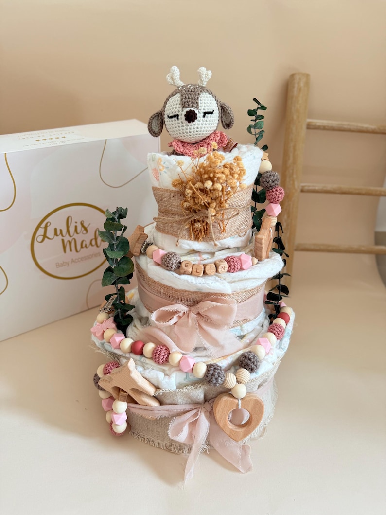 Windeltorte Reh Rosa Naturfarben – stilvolles Baby Geschenk für Mädchen