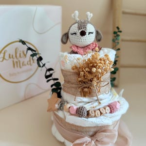 Detailansicht Windeltorte Reh Waldprinzessin – personalisierbares Baby Geschenk
