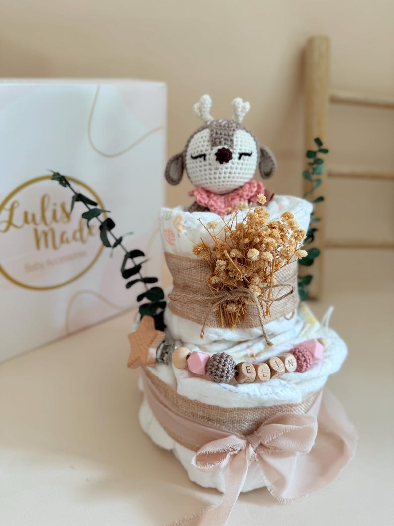 Detailansicht Windeltorte Reh Waldprinzessin – personalisierbares Baby Geschenk