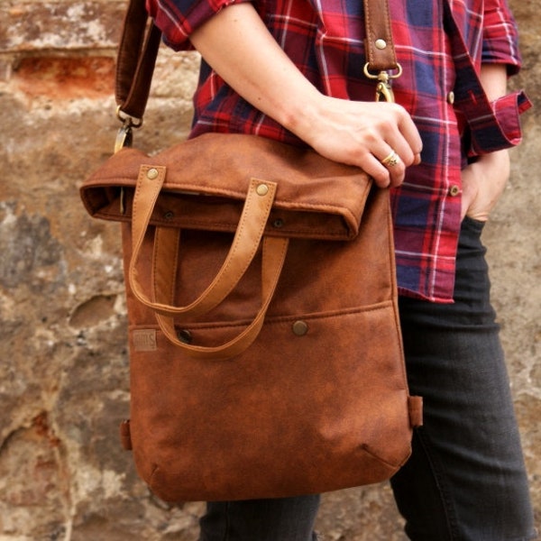 Tasche Rucksack Handtasche 3in1 / lässige schlichte minimal vegane Tasche / Taschengurt Gürtel bequem / Schule Alltag geschäftig Stadt Cognac Ingwer braun