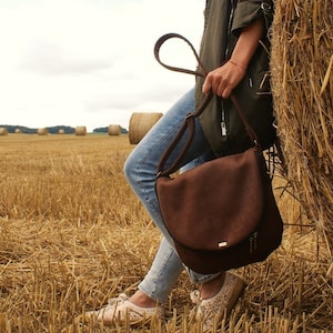 bag crossbody bag / vegan bag / saddle bag / boho hippie / pocket zipper bag / school trip travel / everyday casual / brown bronze chocolate