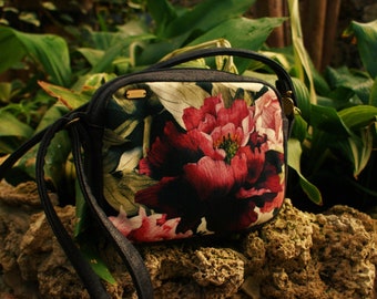 Box bag / clutch bag / small bag / vegan bag / flower bag / summer bag / party bag / black bag / velour bag / simple bag / summer vibes