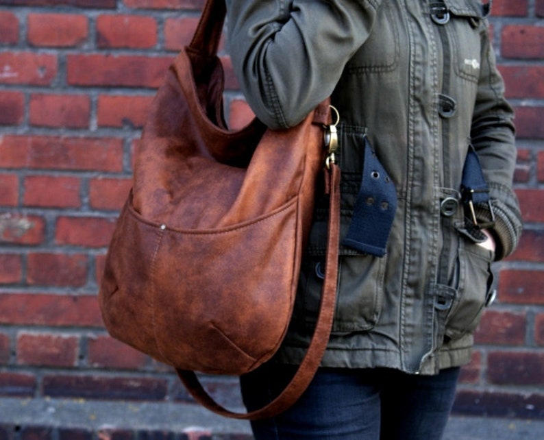 Everyday vegan handbag shoulder bag / zipper large big school / boho bohemian hippie old vintage / bronze brown cognac / fake leather fabric image 4