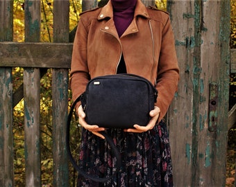 Box bag / clutch bag / small bag / vegan bag / safari bag / evening bag / party bag / ethical bag / black bag / simple bag