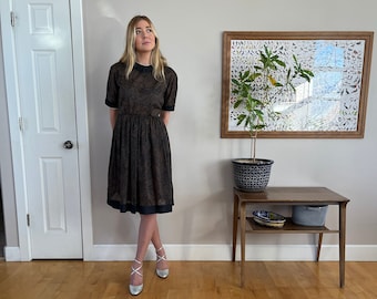 1950’s large scale print brown/black floral fit & flare dress - stunning design classic silhouette “Jeanne D’arc” excellent condition size S