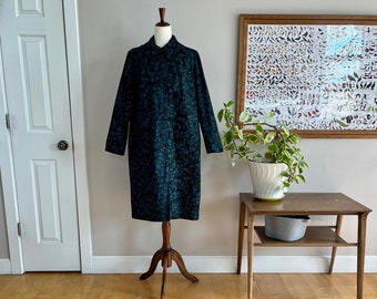 1960’s reversible coat, blue & green tones floral on one side black on the other super cool minimalist mod design excellent condition size M