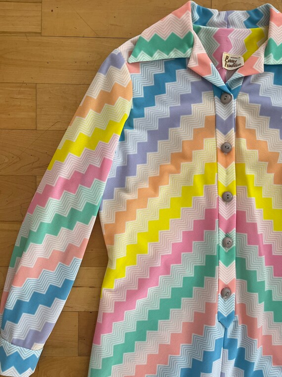 Early 1970's rainbow chevron striped shirtdress i… - image 8