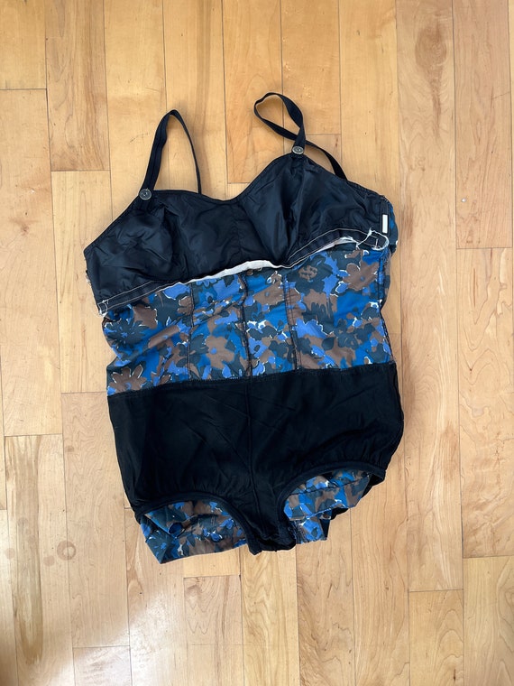 1950's abstract floral swimsuit navy/blue/brown/b… - image 9