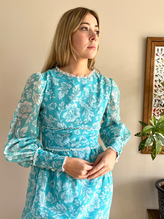 1970’s maxi dress, gorgeous turquoise & white flo… - image 6