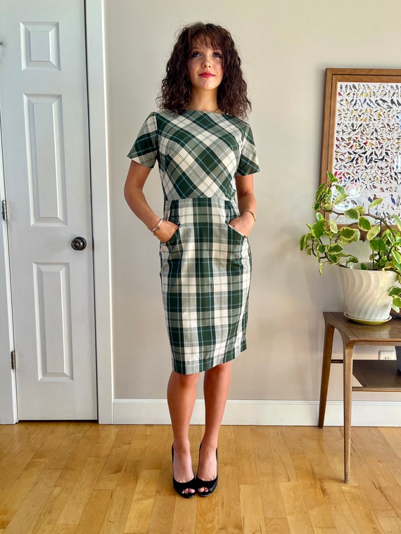 1950's wiggle dress, plaid print in shades of gre… - image 3