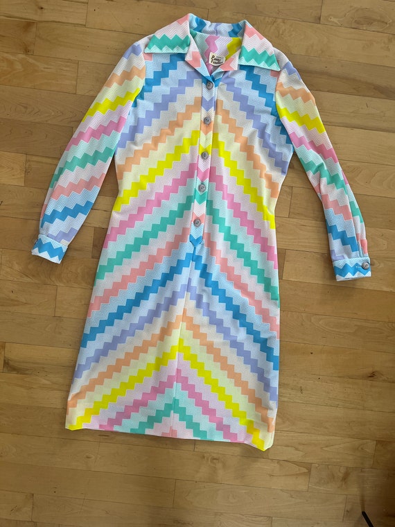 Early 1970's rainbow chevron striped shirtdress i… - image 7