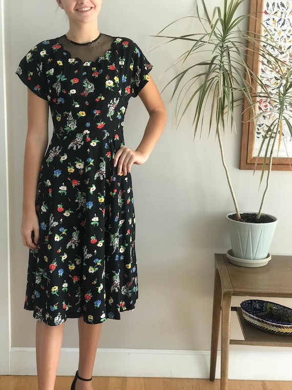 1940's bright floral dress with scalloped illusion