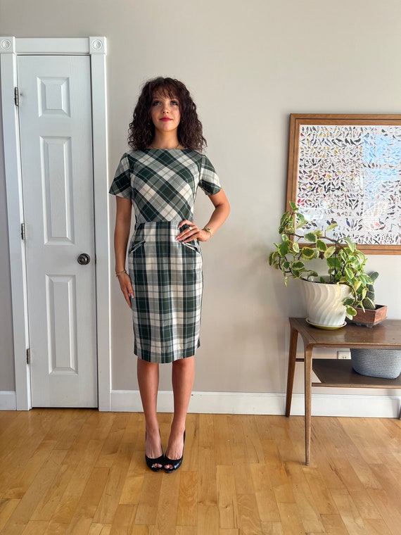 1950's wiggle dress, plaid print in shades of gre… - image 1