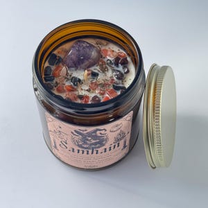 Candela rituale di Samhain: profumo da farmacia, cristalli ed erbe