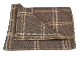 Einstecktuch / Taschentuch mit traditionellem Pecan Braun Karo Muster