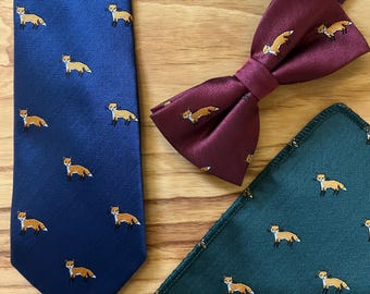 Geborduurde vossenstropdas met visgraatmotief, pochet, vlinderstrik, opties marineblauw en groen bordeaux