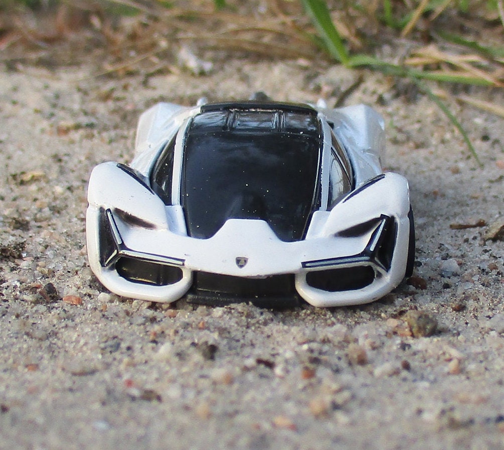 Lamborghini Terzo Millennio Keychain 