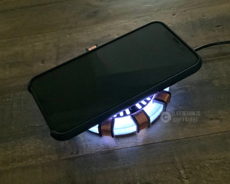 Chargeur LED sans fil pour téléphones portables compatibles Qi. Iron Stark style réacteur à arc tony apple iPhone Samsung galaxy héros cadeau tendance personnalisé image 2