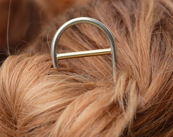 Silver hair pin with brass line